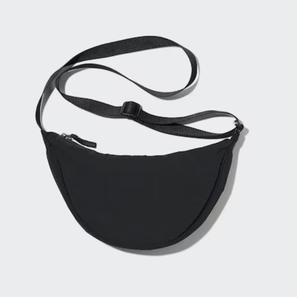 Black uniqlo mini shoulder bag (Fanny pack)